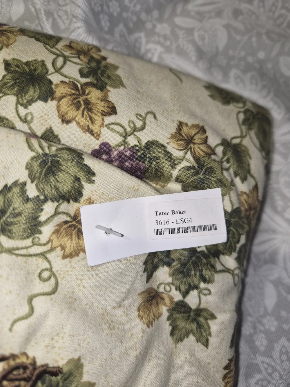Tater Baker Embroidered Kitchen Baking Pocket - Cream with Grape Vine Print